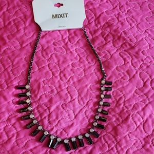 NWT Silver and blush studded statement necklace